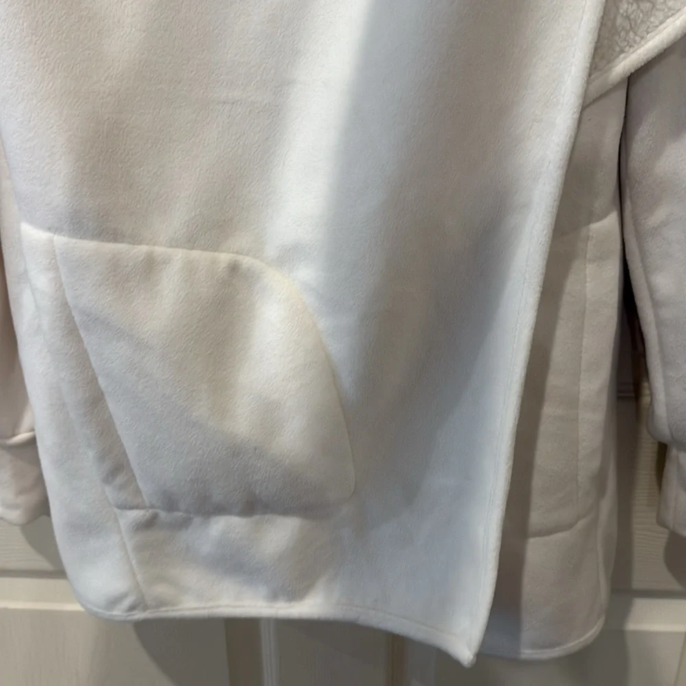 Abercrombie & Fitch NWT Soft A&F cream open face jacket, medium - Picture 5 of 9